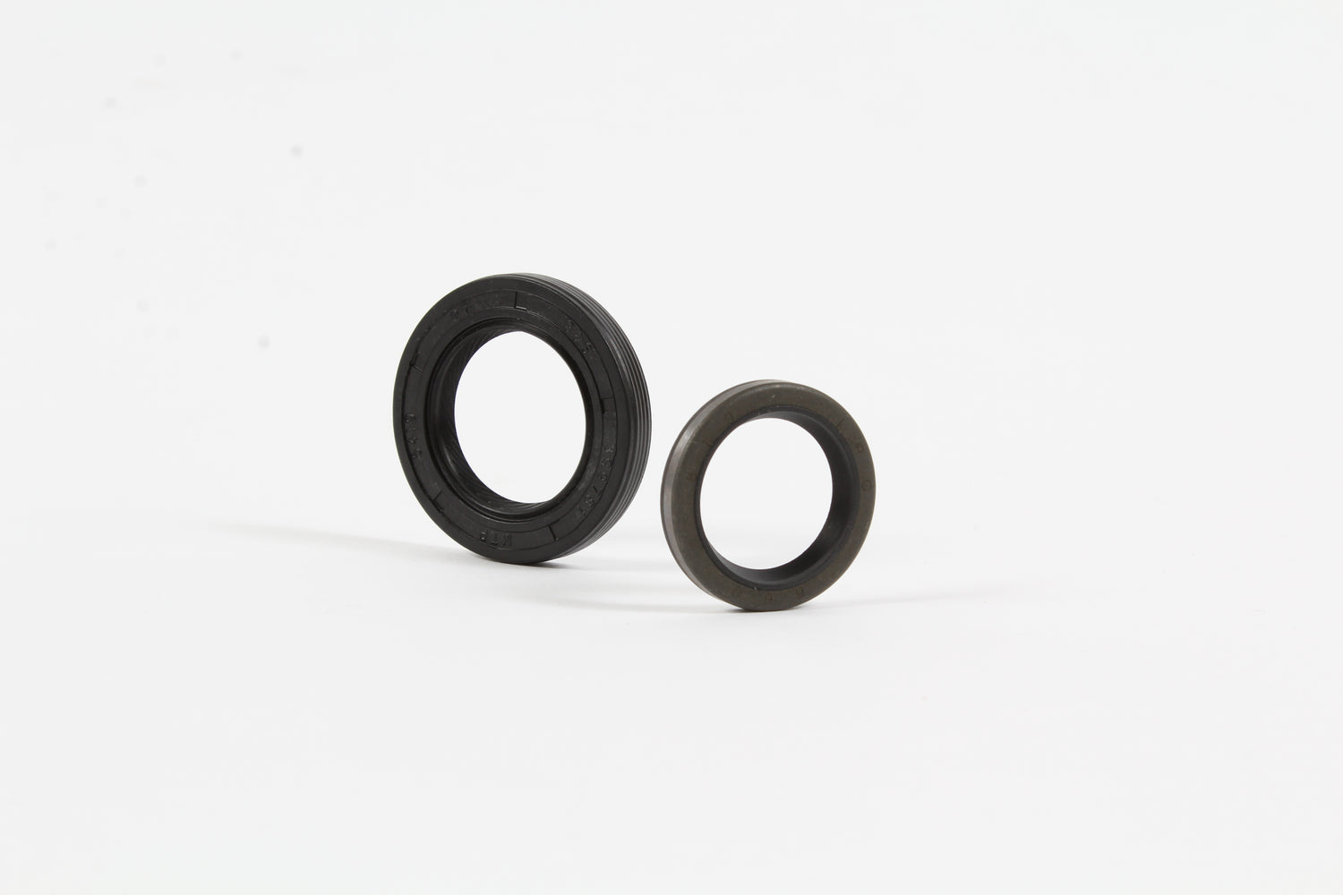Genuine Briggs & Stratton 299819S & 399781S Oil Seal Set OEM